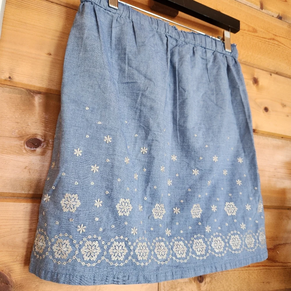 Ann Taylor Loft 💜 Blue Floral Embroidered Chambray‎ Skirt Stretch Pockets Sz 0
